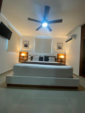 Liberty STI 1BR apt WFI AC King Bed A3